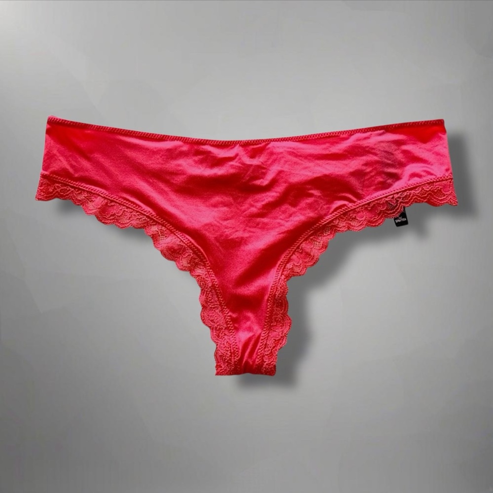 Victoria’s Secret thong panty M new